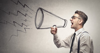 Mann mit Megaphone