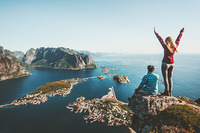 Menschen auf Berggipfel
